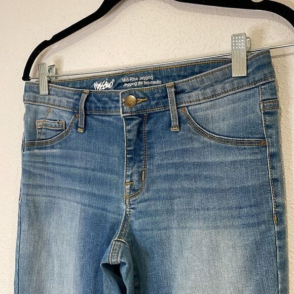 Mossimo Denim Mid Rise Jegging Crop Jeans Knee Patch Blue Light Wash Size 4/27R - Picture 3 of 6